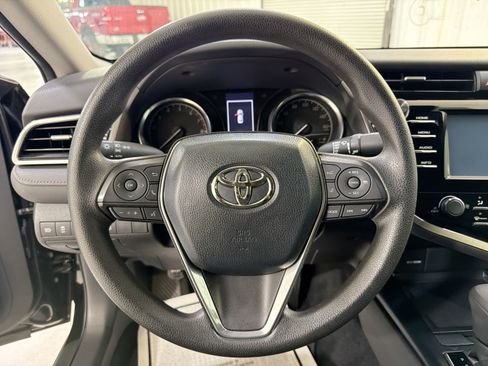 Used 2018 Toyota Camry LE w/ Convenience Package image 13