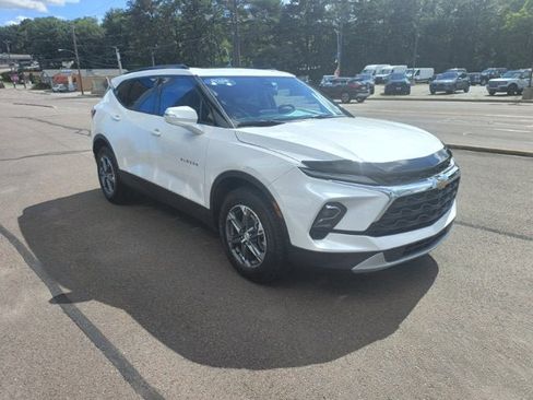 Used 2025 Chevrolet Blazer LT w/ Sound & Technology Package AWD/4WD image 5