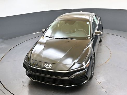 New 2026 Hyundai Elantra Limited FWD image 36
