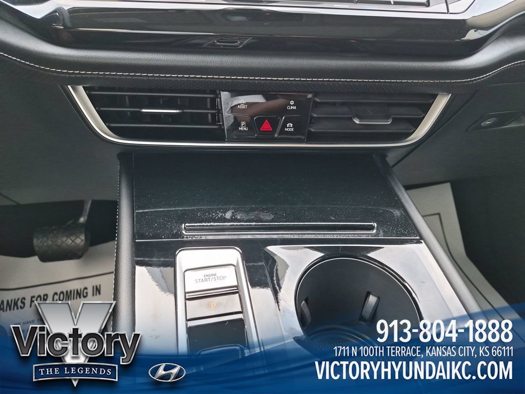 Used 2024 Volkswagen Atlas SEL AWD/4WD image 18