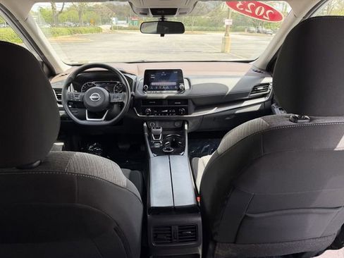 Used 2023 Nissan Rogue SV image 39
