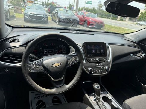 Used 2020 Chevrolet Malibu LT FWD image 15