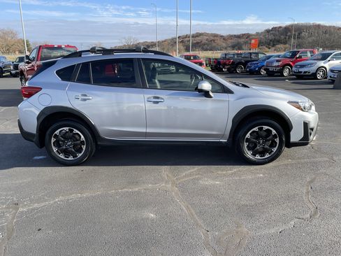 Used 2022 Subaru Crosstrek 2.0i Premium w/ Moonroof Package image 8