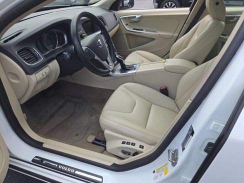 Used 2014 Volvo S60 T5 FWD image 25