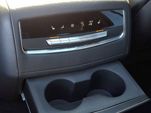 Used 2023 Cadillac Escalade Premium Luxury Platinum image 12