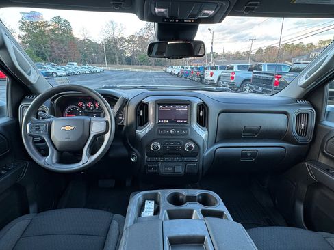 Used 2024 Chevrolet Silverado 2500 Custom w/ Custom Value Package image 18