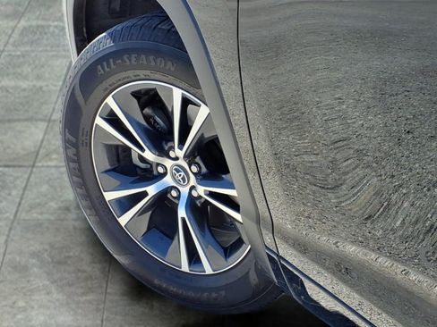 Used 2018 Toyota Highlander LE image 10