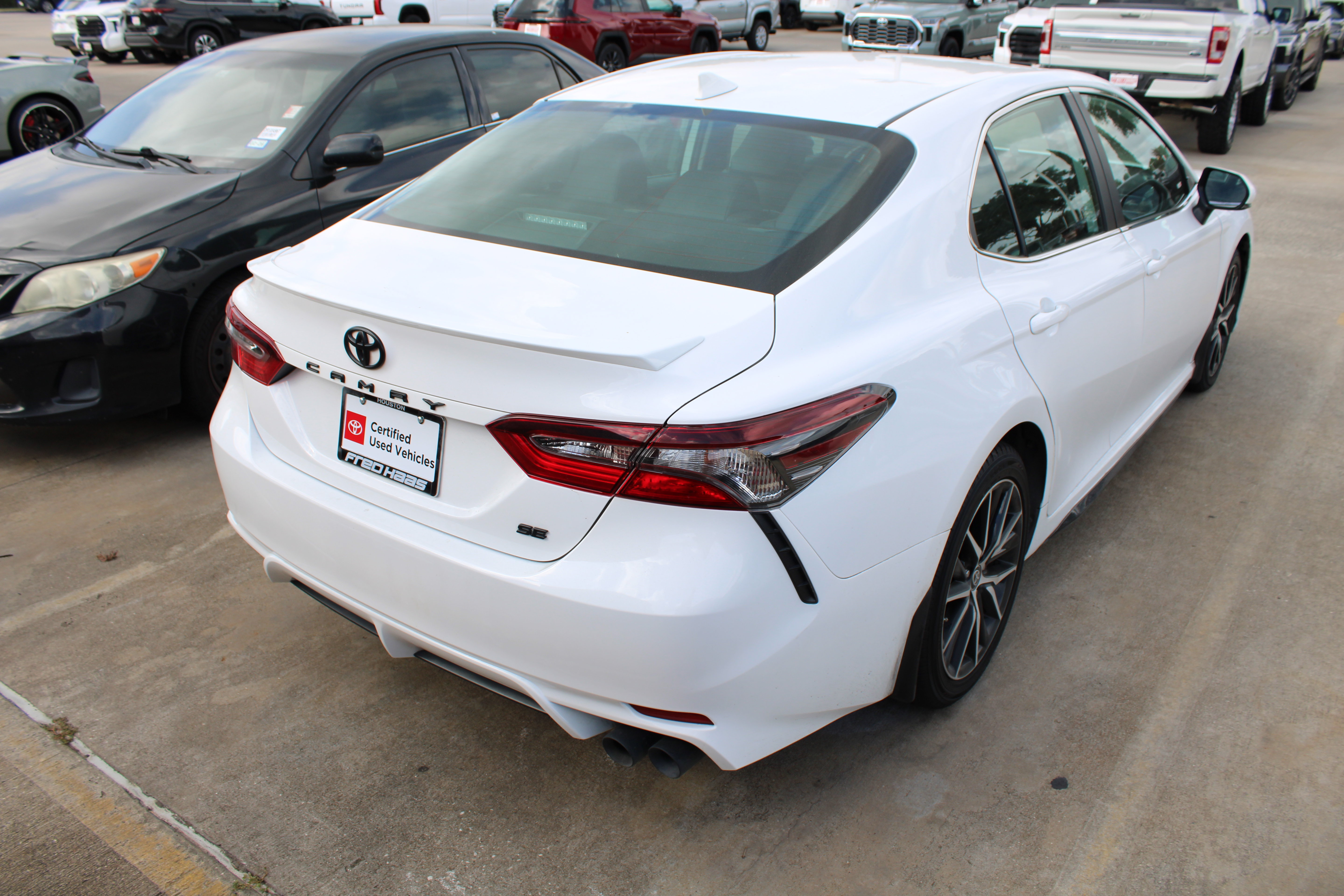 Used 2023 Toyota Camry SE FWD image 10