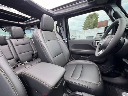New 2026 Jeep Wrangler Unlimited Sahara AWD/4WD image 19