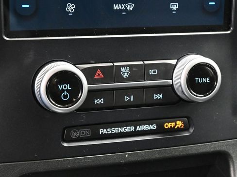 Used 2022 Ford Edge SE w/ Black Appearance Package image 17