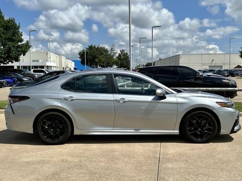 Used 2024 Toyota Camry SE FWD image 3