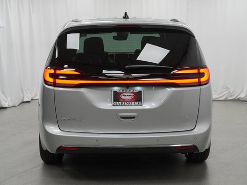 New 2026 Chrysler Pacifica Select image 10