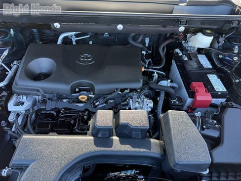 Used 2025 Toyota RAV4 XLE image 31