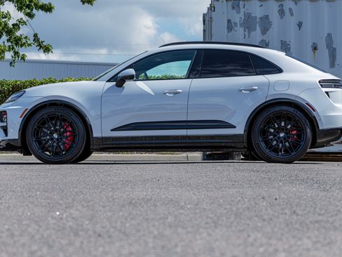 Used 2025 Porsche Macan Turbo Electric AWD/4WD image 6