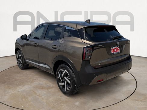 Used 2025 Nissan Kicks SV w/ Charging Package FWD image 8