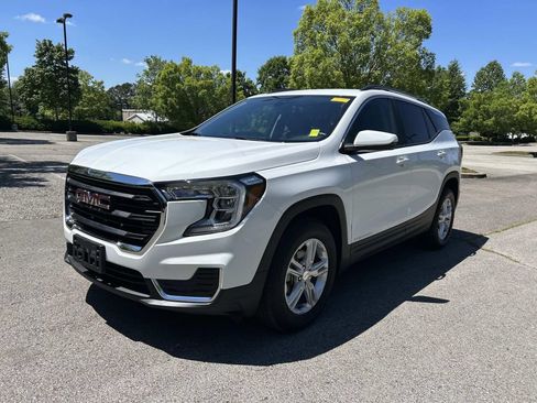 Used 2024 GMC Terrain SLE w/ Driver Convenience Package AWD/4WD image 3