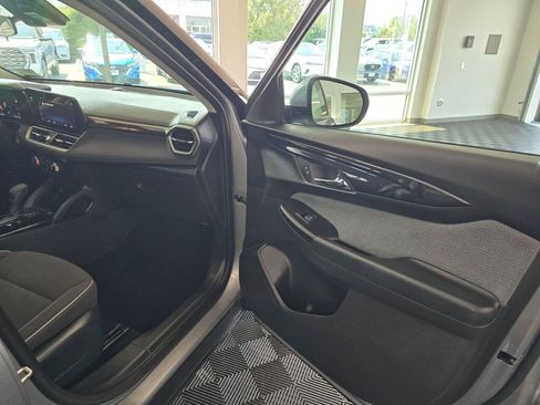 Used 2025 Chevrolet TrailBlazer LT AWD/4WD image 40