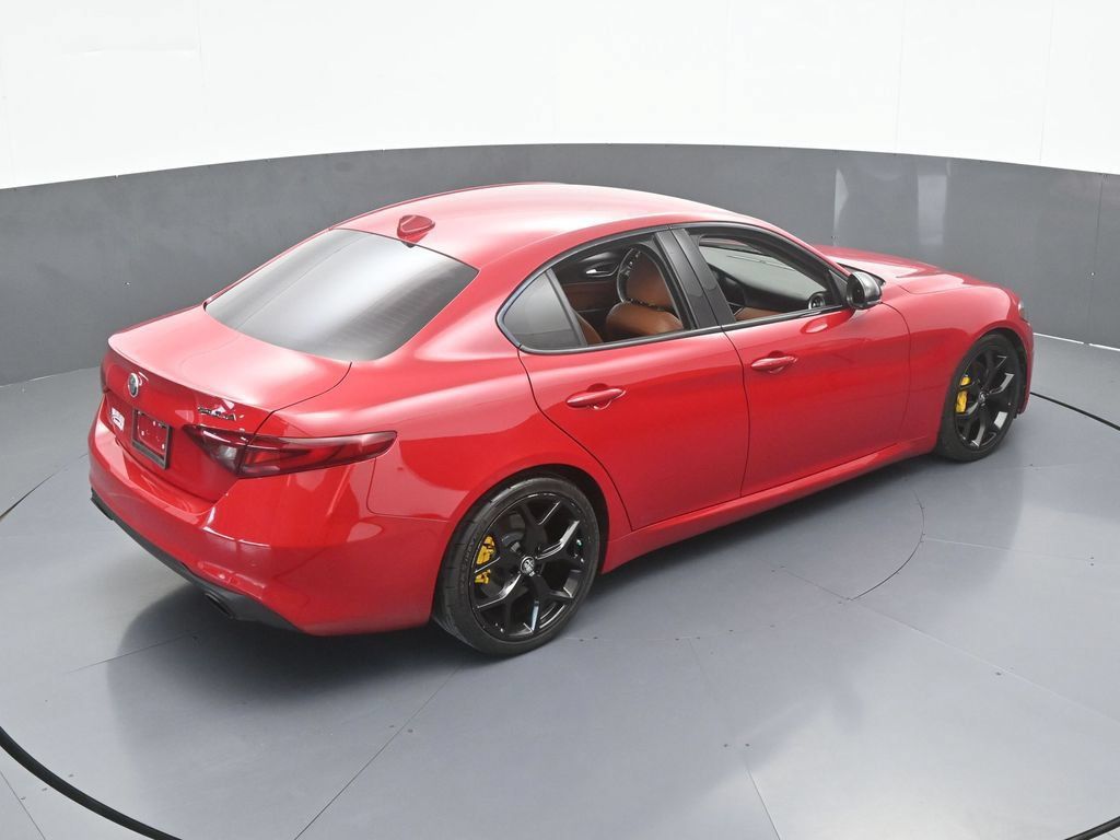 Used 2020 Alfa Romeo Giulia w/ Nero Edizione RWD image 47