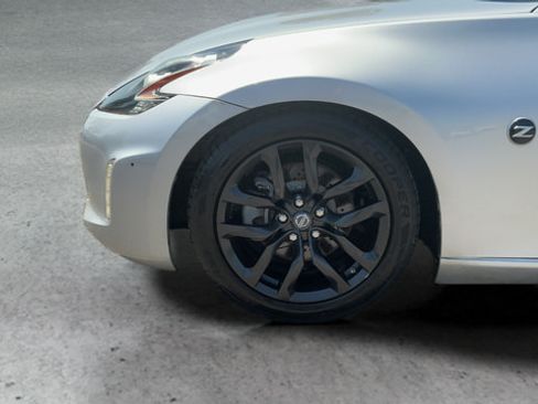 Used 2020 Nissan 370Z Coupe RWD image 21