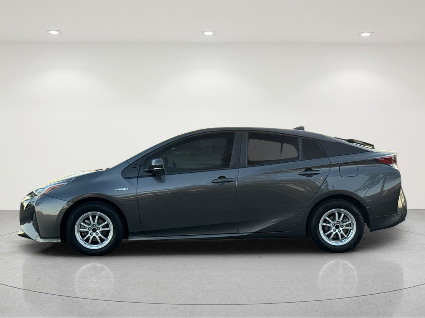 Used 2017 Toyota Prius Two w/ Prius Two Safety Plus Package FWD image 3