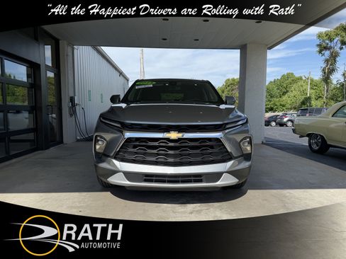 Used 2025 Chevrolet Blazer LT AWD/4WD image 3
