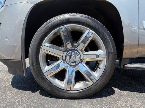 Used 2017 Cadillac Escalade ESV Luxury AWD/4WD image 21