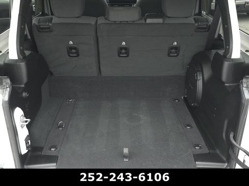 Used 2024 Jeep Wrangler Unlimited w/ Convenience Group AWD/4WD image 32