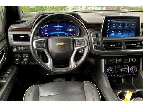 Used 2023 Chevrolet Suburban Premier image 5