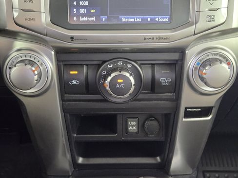 Used 2018 Toyota 4Runner SR5 Premium AWD/4WD image 19