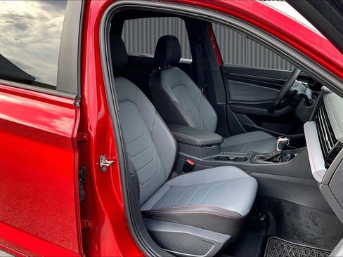 Used 2025 Volkswagen Jetta GLI Autobahn image 8