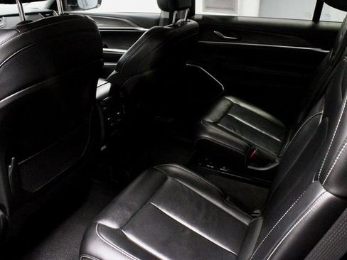 Used 2022 Jeep Grand Cherokee L Limited image 7