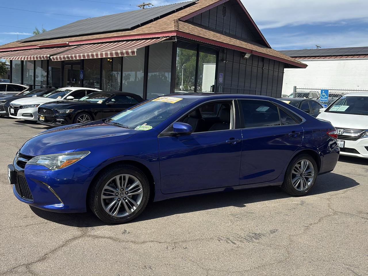 Used 2016 Toyota Camry SE FWD image 3