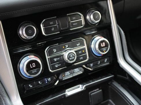 Used 2021 GMC Yukon XL Denali w/ Denali Premium Package image 29