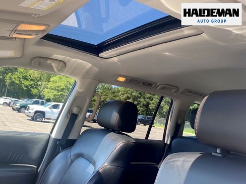 Used 2018 Nissan Armada SL w/ Premium Package AWD/4WD image 8