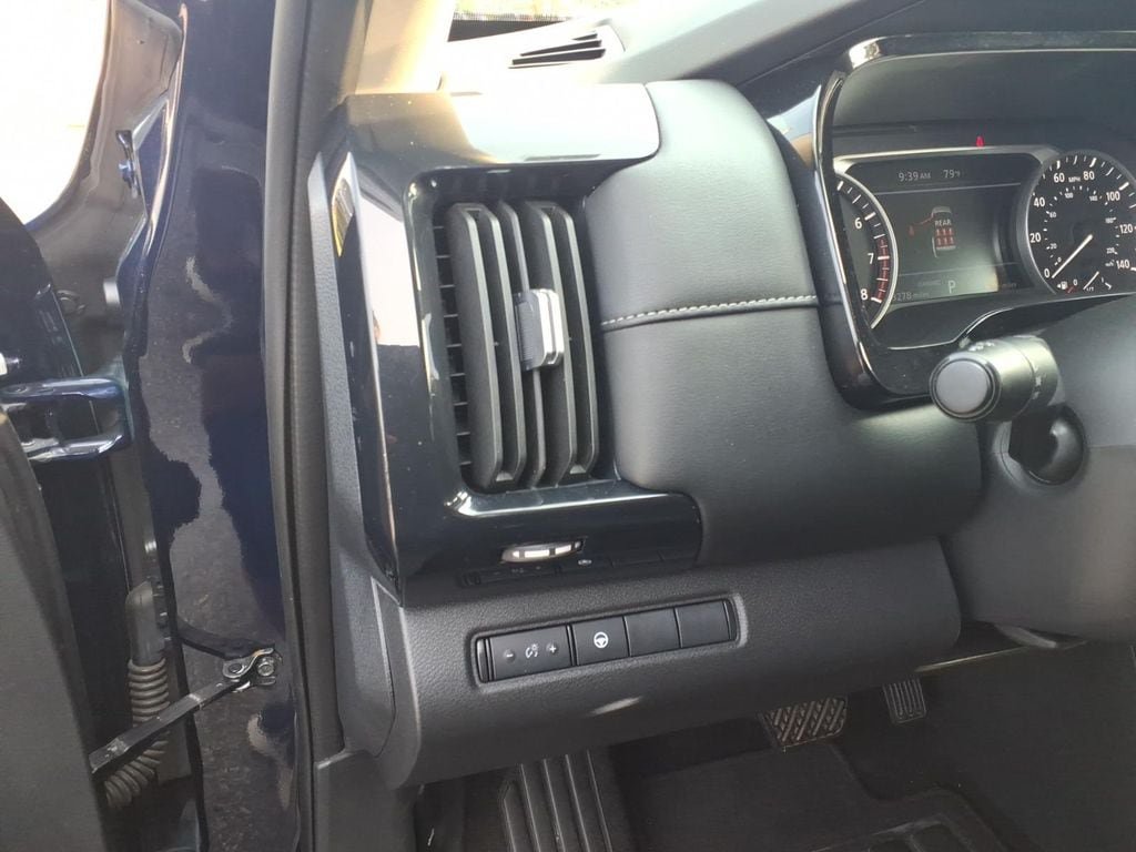 Used 2024 Nissan Pathfinder SV FWD image 20