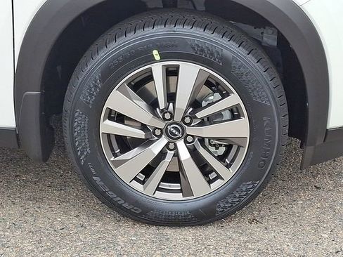 New 2025 Nissan Pathfinder SL image 8