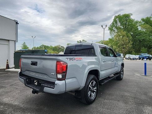 Used 2019 Toyota Tacoma TRD Sport image 5
