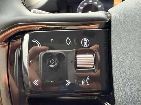 Certified 2024 Land Rover Range Rover Evoque S image 19