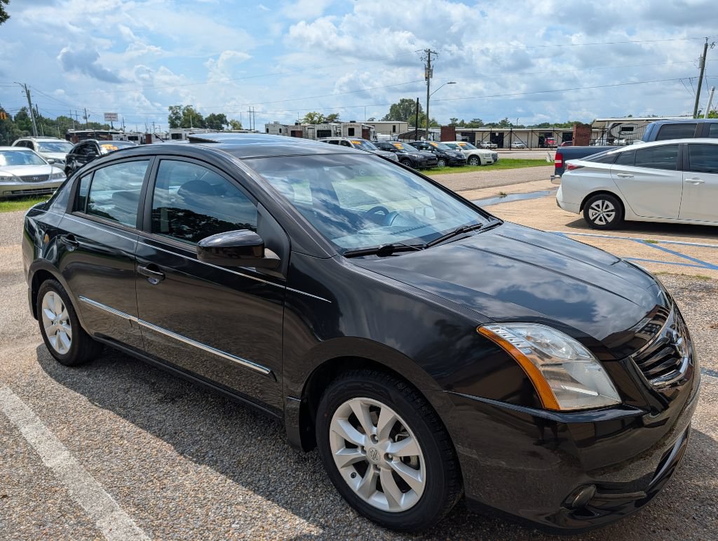 Used 2010 Nissan Sentra 2.0 SL w/ Premium Plus Pkg FWD image 2