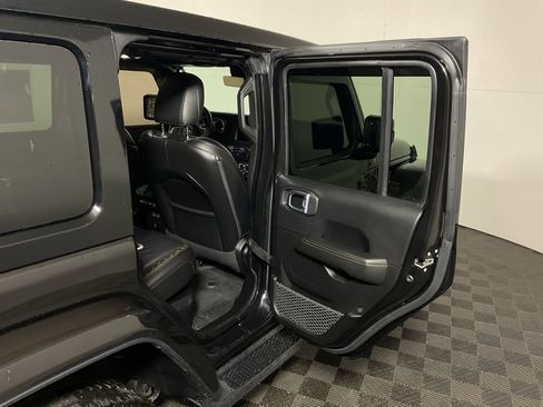 Used 2021 Jeep Wrangler Unlimited Sahara image 32