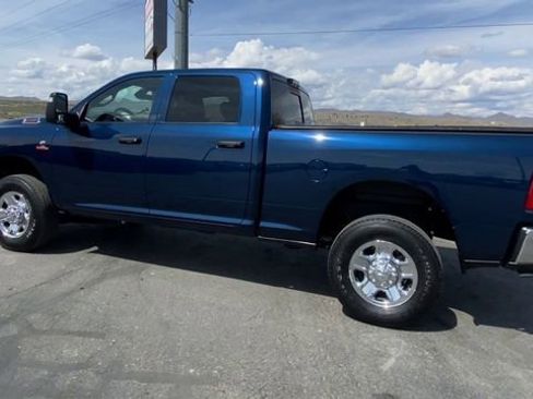 Used 2024 RAM 2500 Tradesman w/ Chrome Appearance Group AWD/4WD image 6