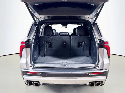 Certified 2025 Chevrolet Traverse LT FWD image 24