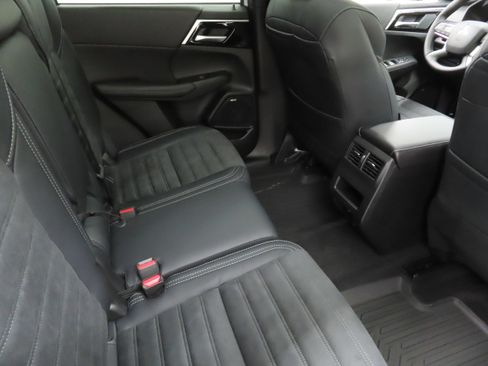New 2026 Mitsubishi Outlander AWD image 25