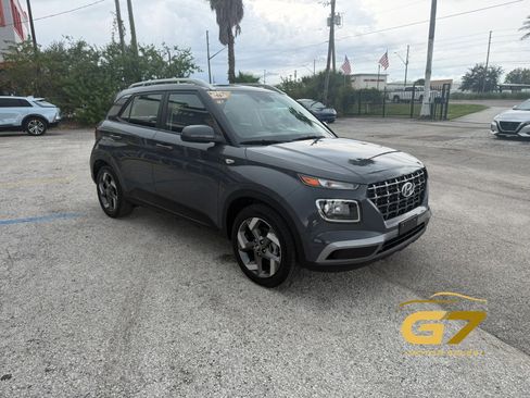 Used 2025 Hyundai Venue SEL FWD image 4