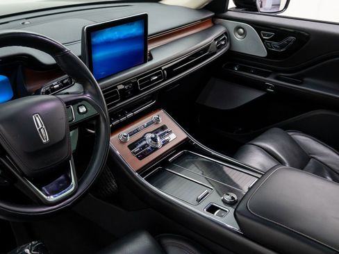 Used 2023 Lincoln Aviator Reserve w/ Equipment Group 201A image 11