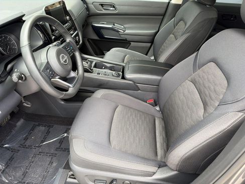 Used 2025 Nissan Pathfinder SV AWD/4WD image 5