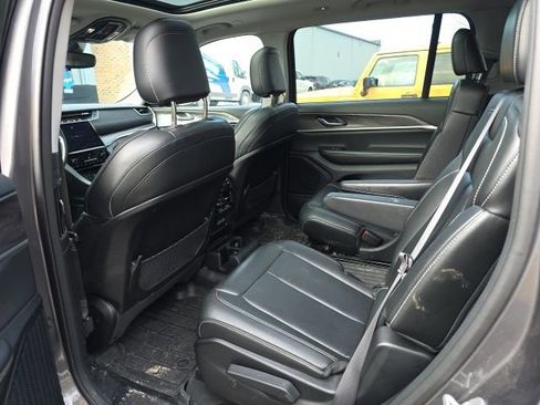 Used 2023 Jeep Grand Cherokee L Limited image 16