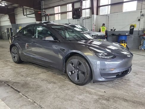 Used 2021 Tesla Model 3 Standard Range Plus image 3
