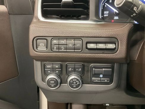 Used 2021 GMC Yukon XL Denali w/ Denali Ultimate Package AWD/4WD image 16