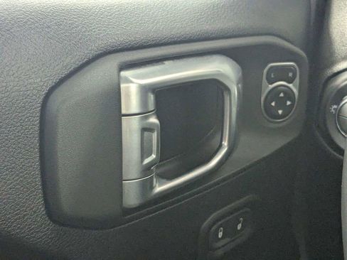 Used 2021 Jeep Gladiator Sport AWD/4WD image 15
